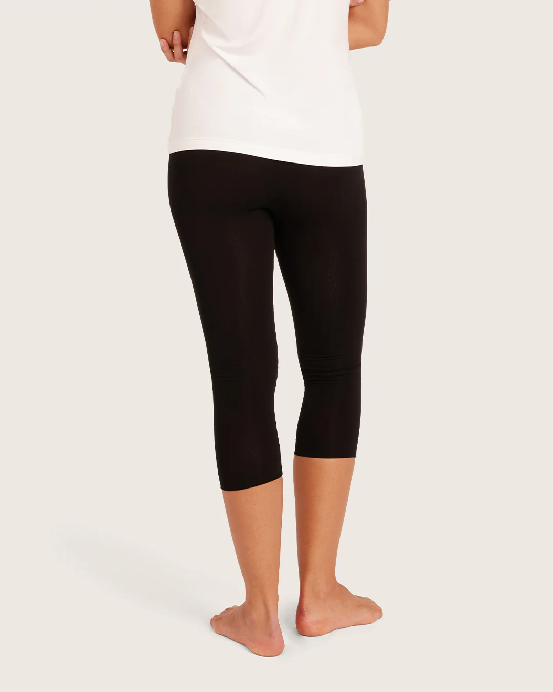 Base Layer 3/4 Leggings - Black - Image 4