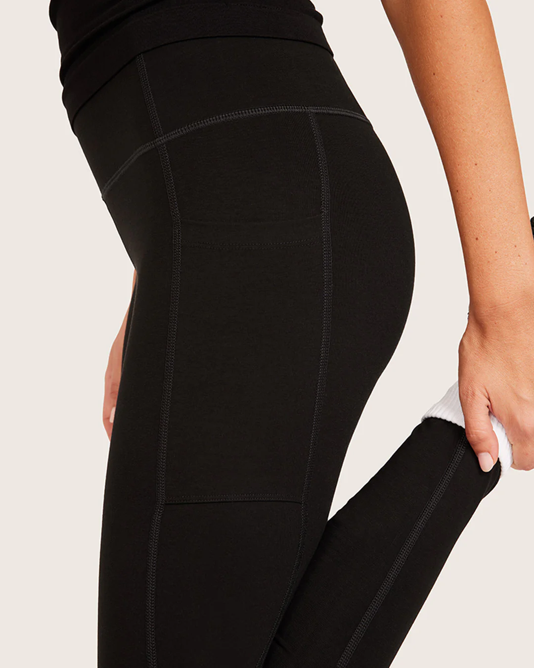 High Waist Leggings with Pocket - Black - Image 5