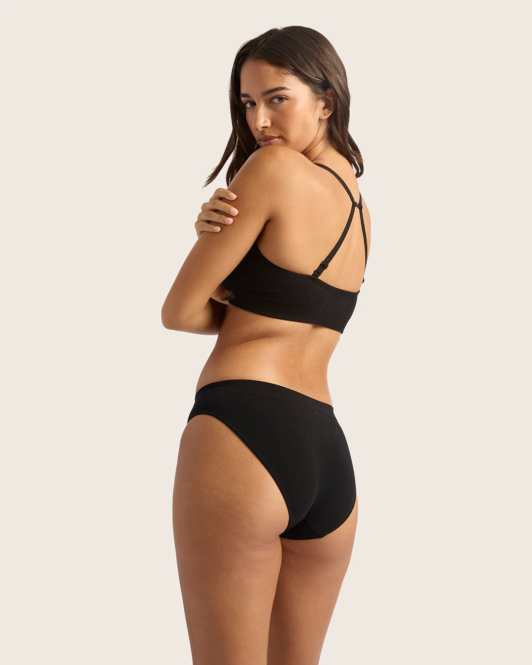 Wireless T-Shirt Bra - Black - Image 5