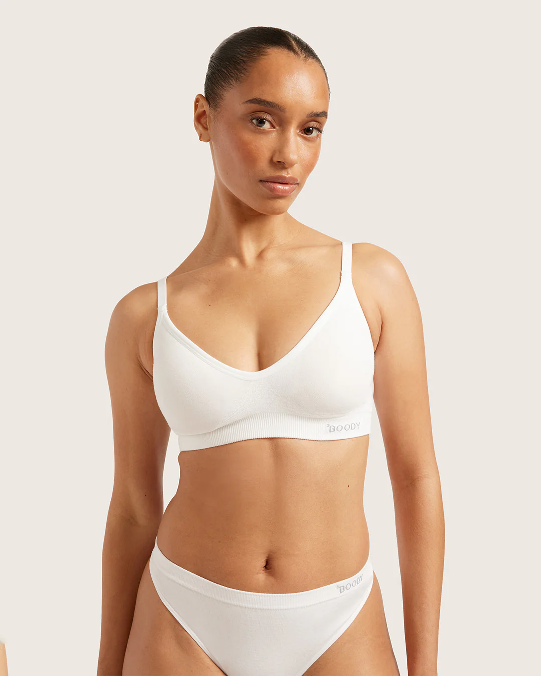 Wireless T-Shirt Bra - White - Image 4