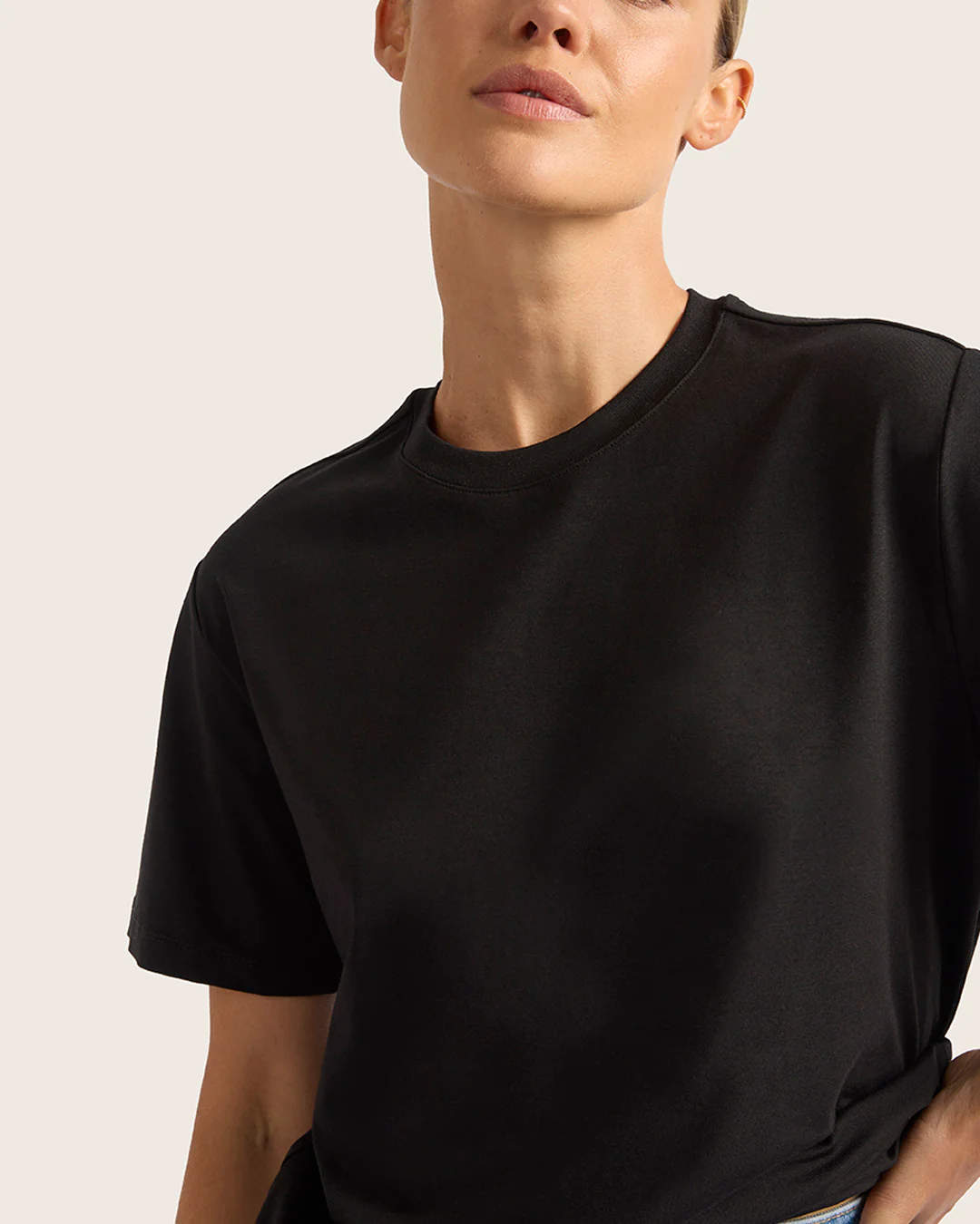 Women's Classic Crew Neck T-Shirt - Black - Image 5
